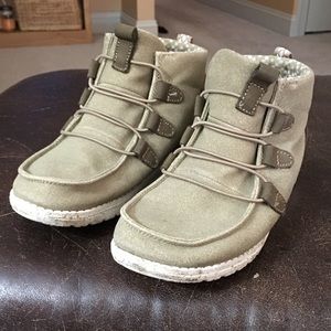 Lea Chestnut, Hey Dudes, size 6